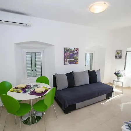 Apartmani Cindric Karlobag Exterior photo