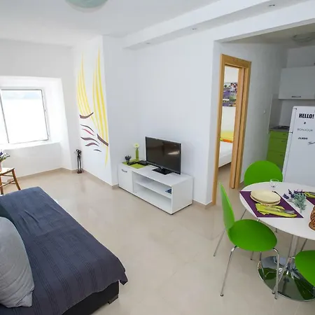 Apartmani Cindric Karlobag Exterior photo