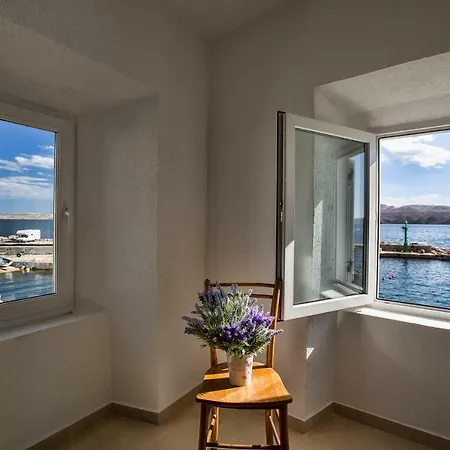 Apartmani Cindric Karlobag Exterior photo