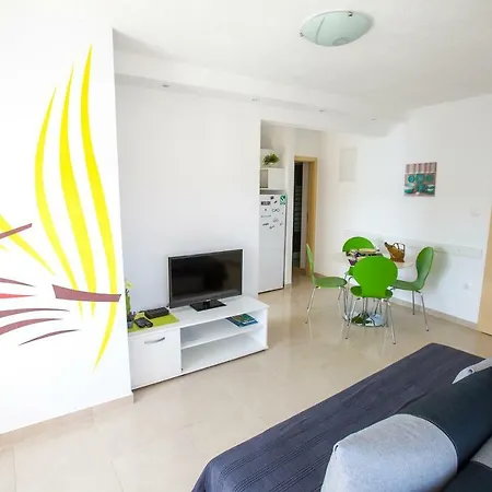 Apartmani Cindric Karlobag Exterior photo