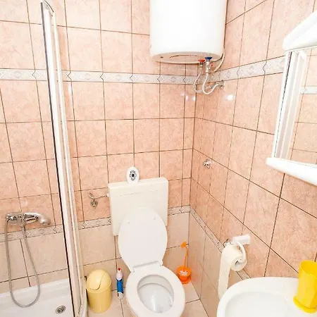 Apartmani Cindric Karlobag Exterior photo